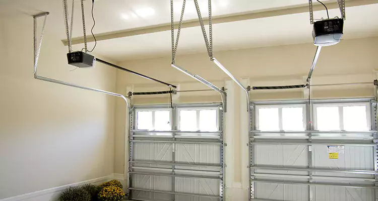 Residential Emergency Garage Door Repair in Bonita Springs, FL